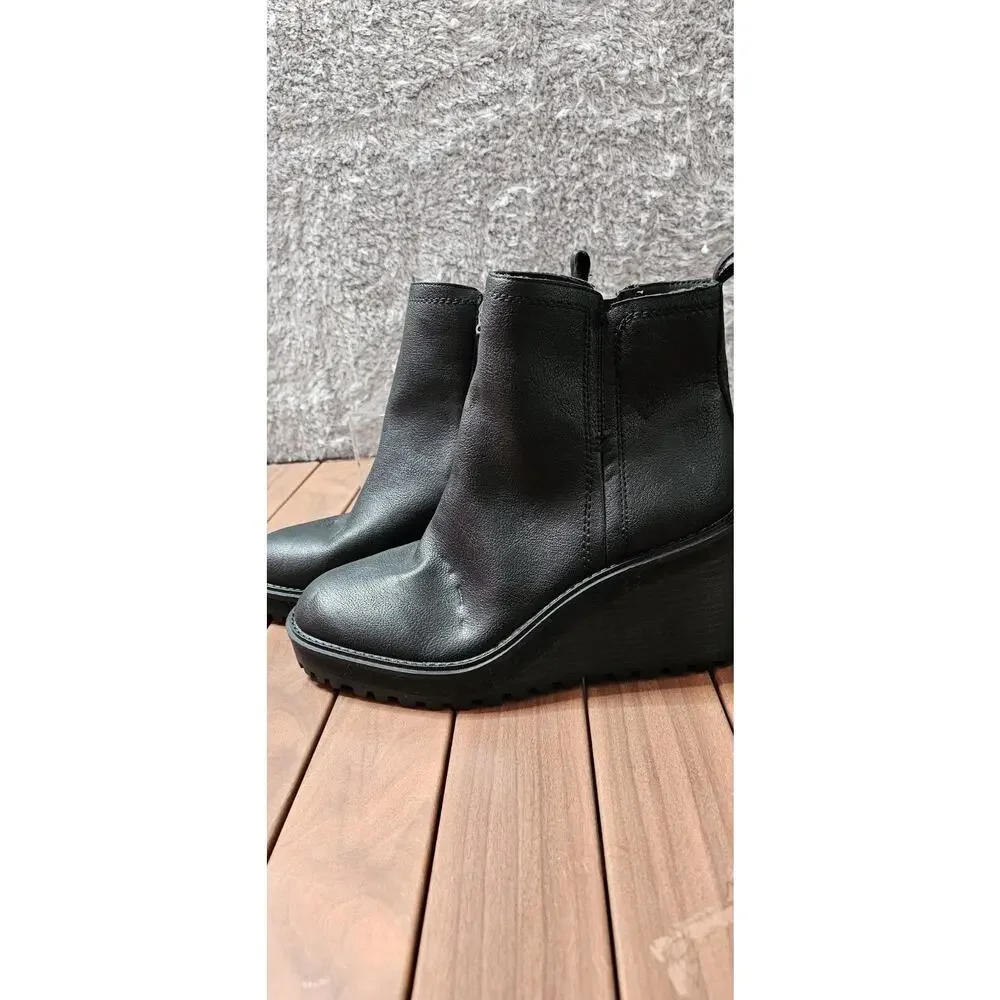 Zodiac Julie Black Lugged Sole Vegan Leather Wedge Booties Boots Side Zip‎ Sz 10